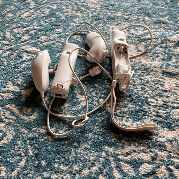 Wii console with 2 controllers, 2 nunchucks, and all cords - Picture 6 of 7